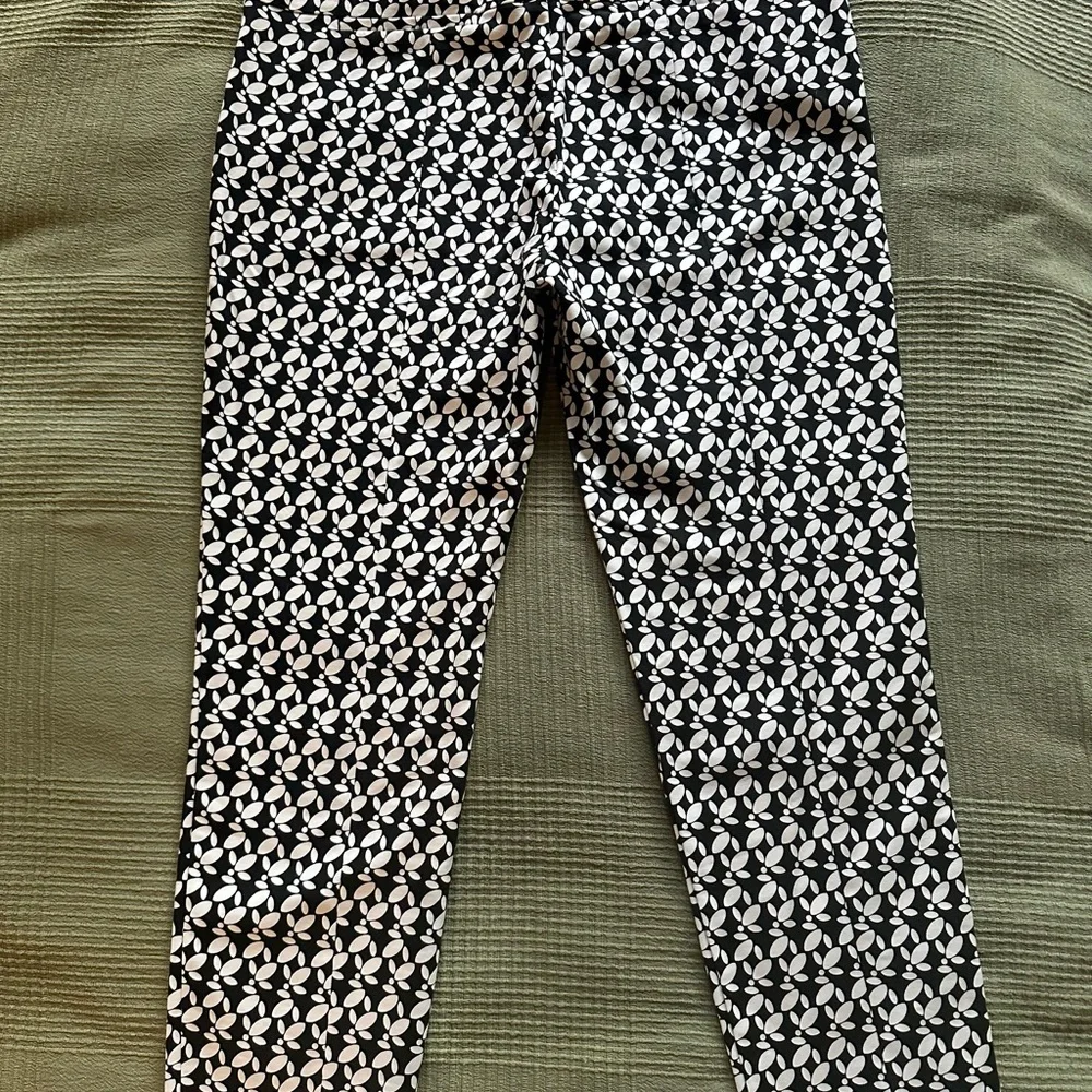 Adrianna Papell Black and White Patterned Ankle Pants - Picture 2 of 11